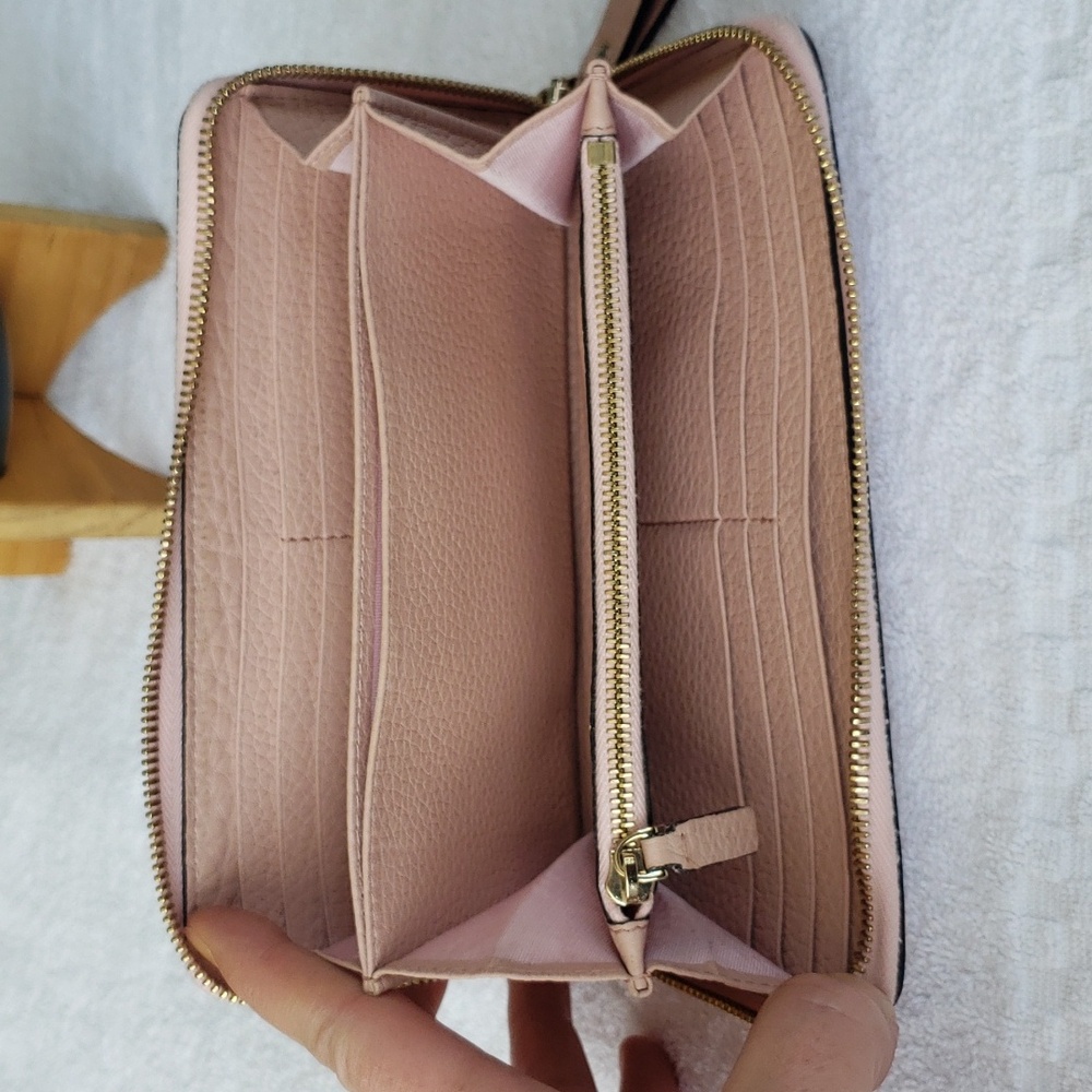 Valentino Garavani Rock stud zippy wallet 🔥 💕 - Picture 5 of 16